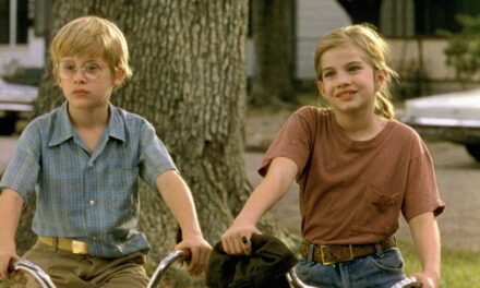 Anna Chlumsky de My Girl fait tourner les têtes avec son apparition 34 ans après les débuts du film à succès