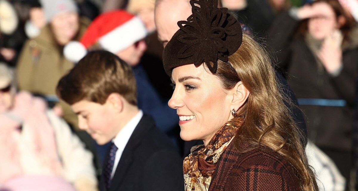 Le prince William et Kate Middleton font une « déclaration » alors qu&rsquo;ils suivent la princesse Eugénie lors de la sortie du jour de Noël – meilleures photos