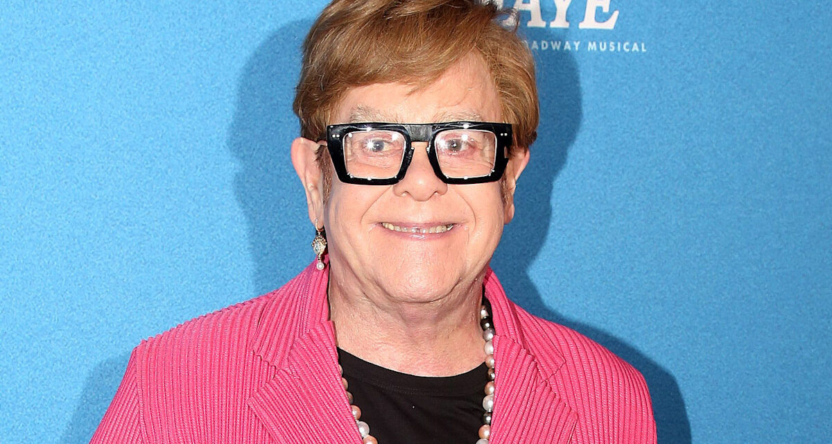 Les fils d&rsquo;Elton John, Zachary, 14 ans, et Elijah, 12 ans, montrent leurs pas de danse dans une vidéo personnelle