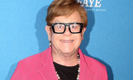 Les fils d&rsquo;Elton John, Zachary, 14 ans, et Elijah, 12 ans, montrent leurs pas de danse dans une vidéo personnelle