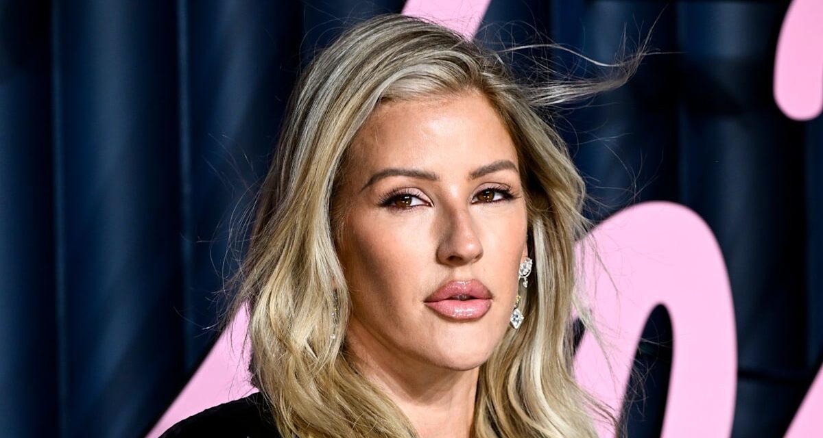 Ellie Goulding est enceinte ! La chanteuse révèle un baby bump sur le tapis rouge — photos