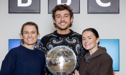 Strictement final 2025 LIVE : Karen Carney, Amber Davies et George Clarke se battront pour le trophée Glitterball