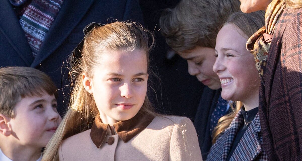 La princesse Charlotte a salué la « princesse Anne en devenir » alors qu&rsquo;elle s&rsquo;arrête pour un selfie le jour de Noël – vidéo