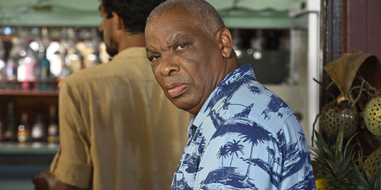 Beyond Paradise laisse entrevoir des indices majeurs sur l&rsquo;avenir de Selwyn après sa sortie