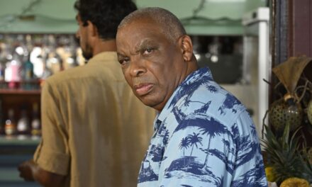 Beyond Paradise laisse entrevoir des indices majeurs sur l&rsquo;avenir de Selwyn après sa sortie