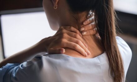 Comment inverser le cou technologique à la maison – sans chiropracteur