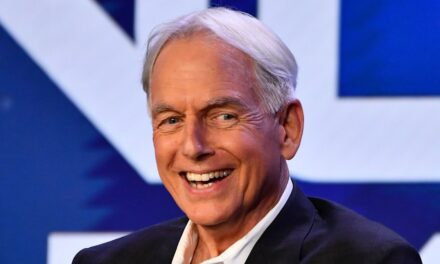 Comment l&rsquo;épouse de Mark Harmon, Pam Dawber, a aidé une autre star du NCIS à démarrer sa carrière : « Nous leur devons bien » — exclusif