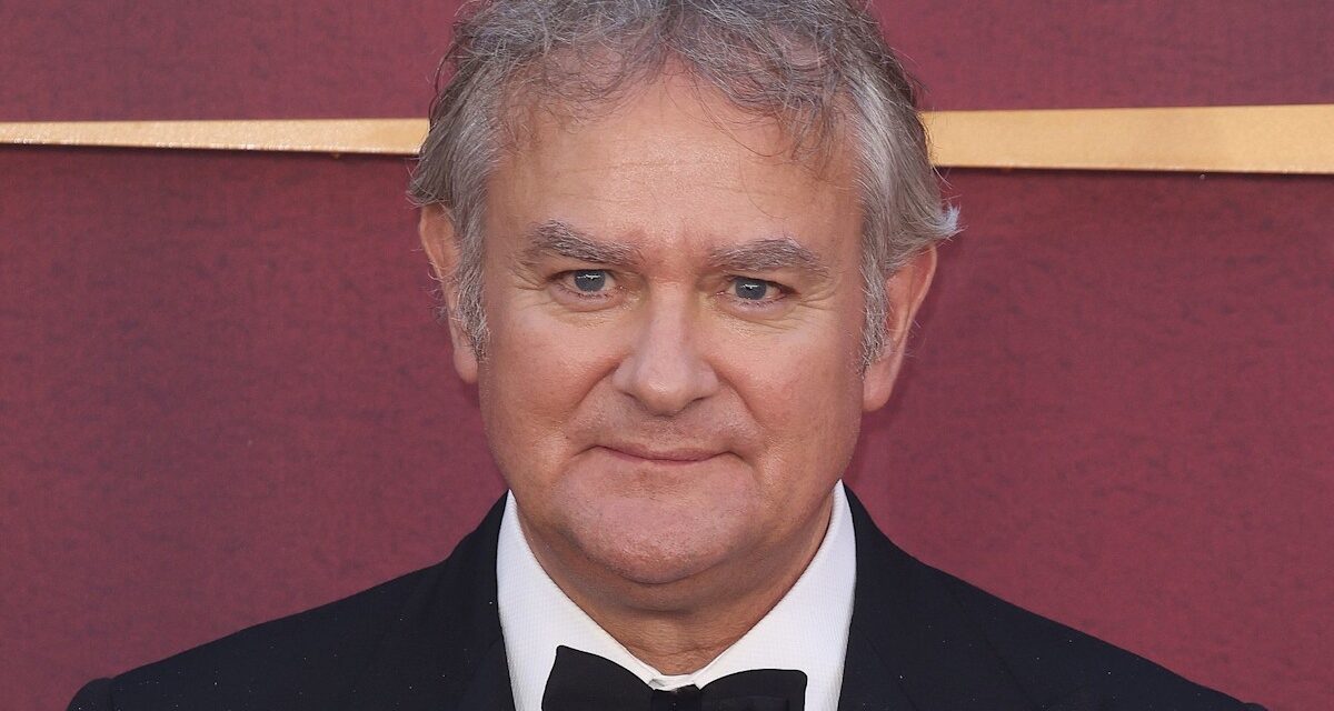 Hugh Bonneville se souvient du moment déchirant où il a appris la mort de sa mère, espionne du MI6