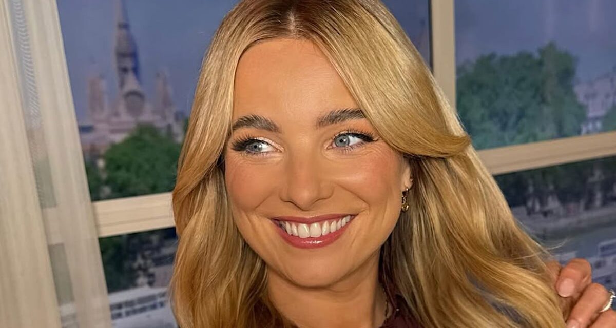 Les jeans dorés de Sian Welby sont une masterclass en matière de tenue de fête facile