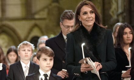 Le prince Louis pourrait être le clone de sa mère Kate Middleton – voir une étrange photo d&rsquo;enfance