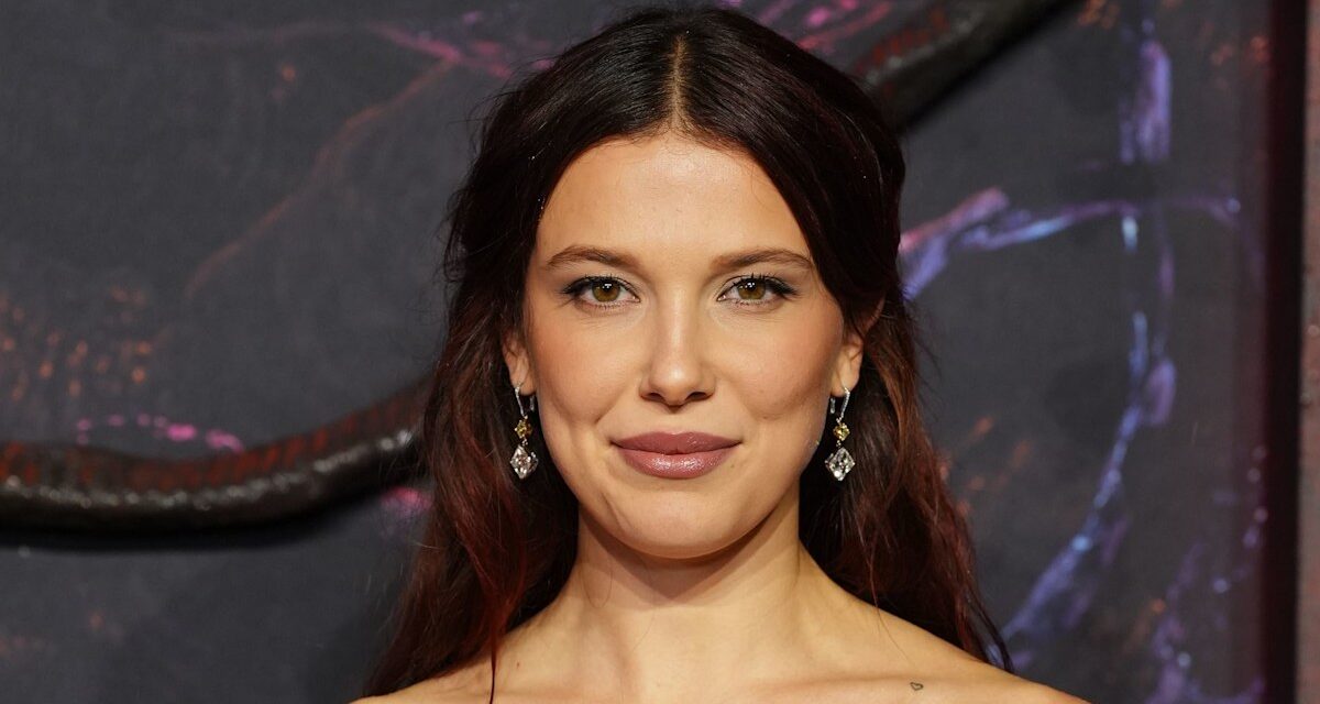 Millie Bobby Brown apporte une touche audacieuse à la tendance du « naked dressing » en catsuit transparent