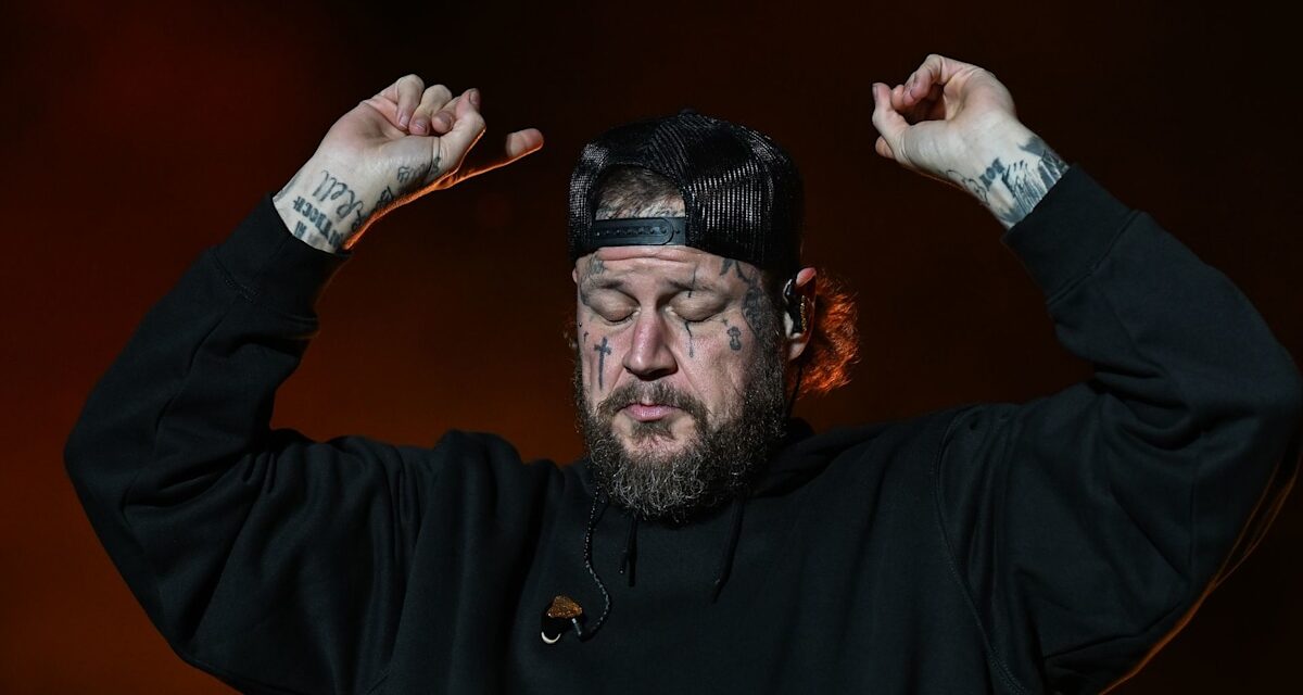 Jelly Roll fond en larmes alors qu’il est invité à rejoindre le Grand Ole Opry – regardez