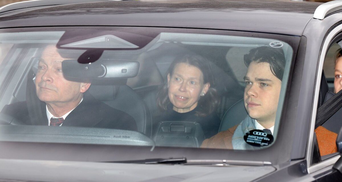 Lady Sarah Chatto assiste au déjeuner de la famille royale avant Noël avec son mari Daniel et son fils Sam