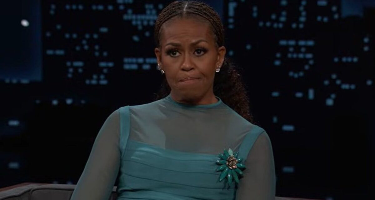 Michelle Obama soulève à nouveau des questions alors qu&rsquo;elle saute les funérailles de Jesse Jackson