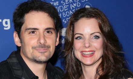 Découvrez la romance de Brad Paisley et de sa femme Kimberly Williams-Paisley, du premier béguin du chanteur à la vie actuelle avec deux enfants