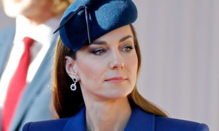 Kate Middleton fait la double révérence parfaite à la reine Camilla – regardez