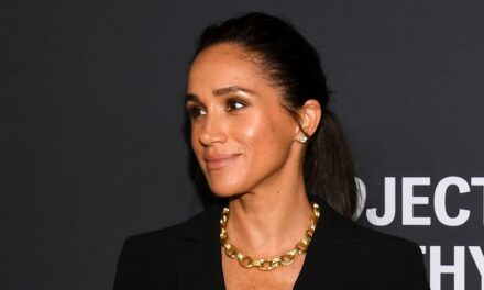 L&rsquo;ex-père de Meghan Markle, Thomas Markle, nie les informations selon lesquelles elle aurait « tendu la main »