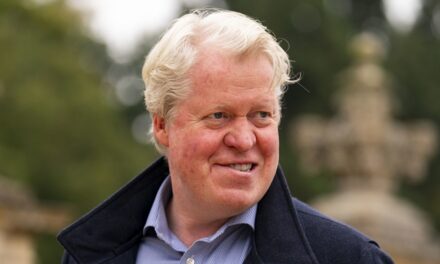 Le frère de la princesse Diana, Earl Charles Spencer, change de perspective avec un côté rarement vu d&rsquo;Althorp House