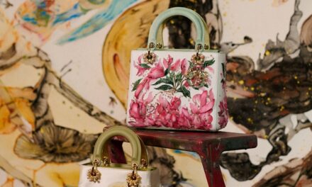 Découvrez l&rsquo;évolution de Lady Dior – de l&rsquo;influence de la princesse Diana à trois artistes qui ont redéfini son héritage