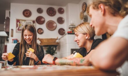 Les 7 façons les plus surprenantes de renforcer les liens familiaux en 2026, selon les experts