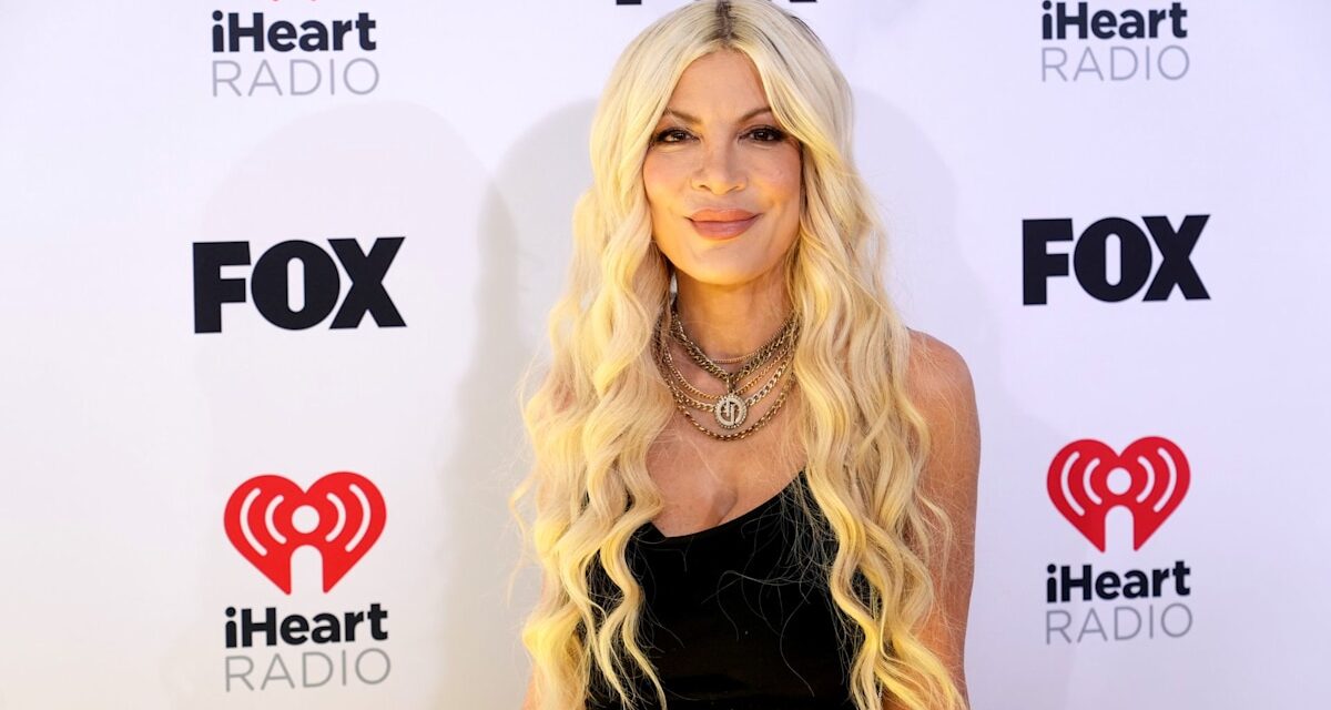 Tori Spelling présente un nouveau look spectaculaire lors de sa dernière sortie sur le tapis rouge