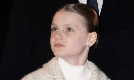 Gabriella, la fille sosie de la princesse Charlene, est une ballerine de Noël vêtue d&rsquo;une robe Dior d&rsquo;une valeur de 1 000 £