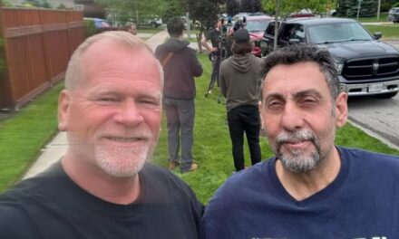 La star de HGTV Frank Cozzolino décède à l&rsquo;âge de 56 ans alors que sa co-star Mike Holmes lui rend hommage