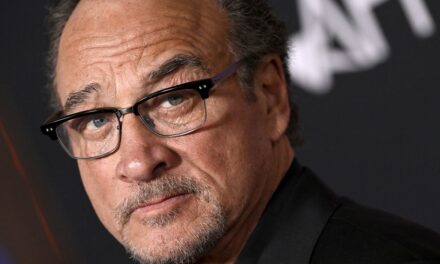 Rencontrez les 3 enfants de Jim Belushi, dont les 2 qui suivent ses traces d&rsquo;acteur et de chanteur