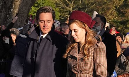 Les princesses Béatrice et Eugénie portaient les accessoires les plus chics à Sandringham le jour de Noël