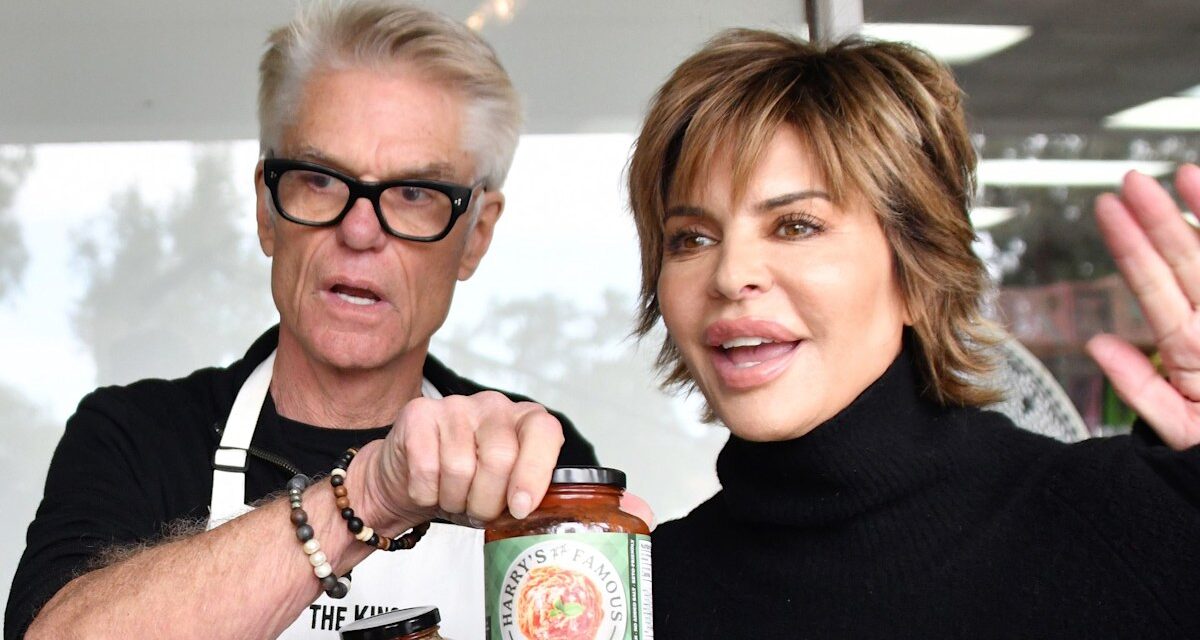 Harry Hamlin sur les traditions de Noël avec Lisa Rinna et sa famille et rejoint Food Bank For NYC – exclusif