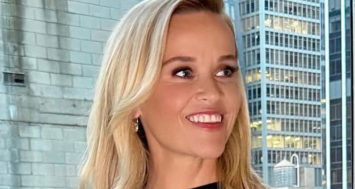 Le pull de vacances à 60 $ de Reese Witherspoon vient de me vendre sur des tricots Fair Isle