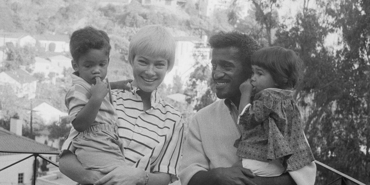 Rencontrez les quatre enfants de Sammy Davis Jr., dont ses trois fils adoptifs