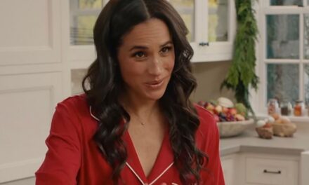 Ce sont les pyjamas rouges de fête préférés de Meghan Markle et nous en avons besoin immédiatement