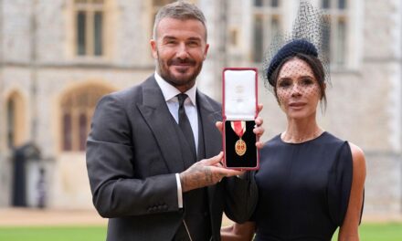 Victoria Beckham brise le silence sur le titre de chevalier de son mari David – vidéo