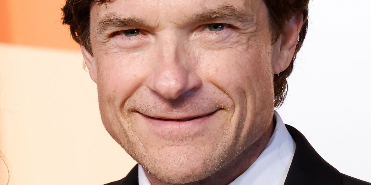 Jason Bateman révèle pourquoi il ne voit pas « beaucoup » sa sœur Justine