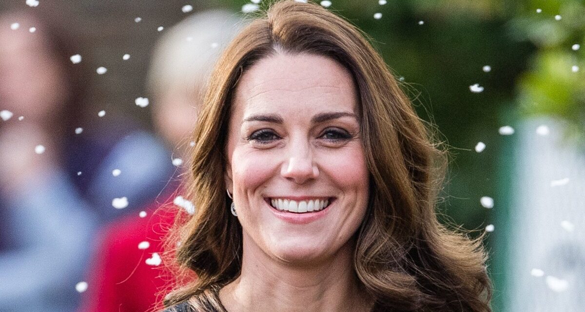 Le cardigan « mamie » Miu Miu orné de Kate Middleton apporte une touche rétro au look de Noël
