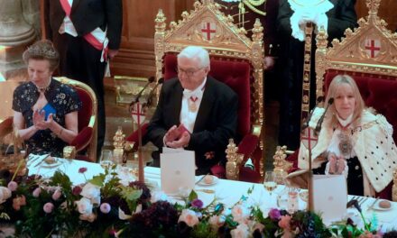 La princesse Anne éblouit avec son diadème préféré pour le 2e banquet lors de la visite d&rsquo;État allemande – meilleures photos