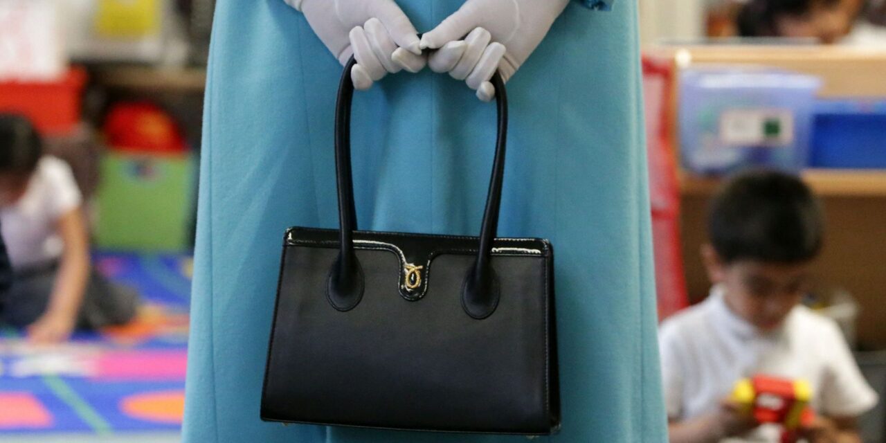 Les sacs de grand-mère que votre grand-mère portait n&rsquo;ont jamais été aussi cool – consultez les conseils des rédactrices de mode pour réussir le « style grand-mère »