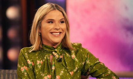 Jenna Bush Hager plaisante sur le fait d&rsquo;être une troisième roue alors que l&rsquo;invité devient affectueux dans son émission