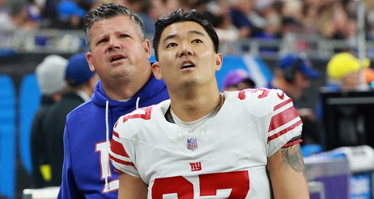 Regardez le coup de pied de panier manqué embarrassant du joueur des Giants Younghoe Koo dans un moment déroutant en milieu de match