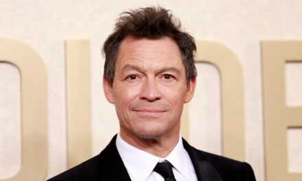 Dominic West sur la vie domestique à Bath avec 3 adolescents « champions dormeurs » et des cochons précieux – exclusif