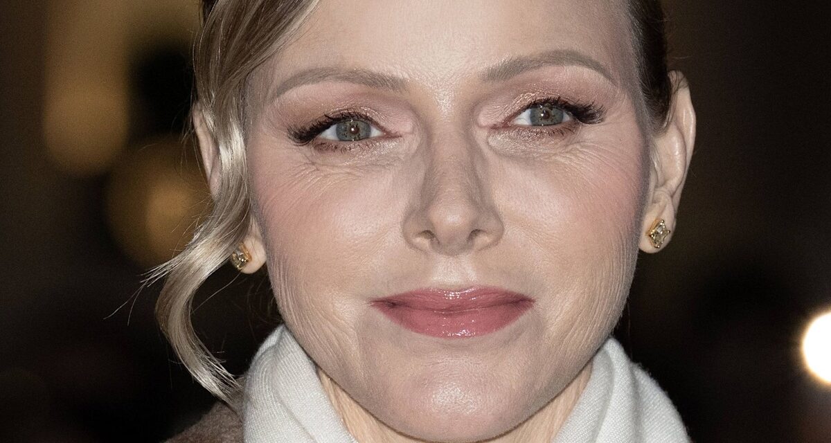 La princesse Charlene respire « l&rsquo;opulence hivernale » dans un manteau de 2,7 000 £