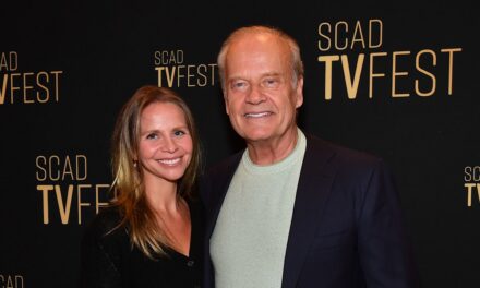 Kelsey Grammer parle des réalités d&rsquo;être père d&rsquo;un nouveau-né à 70 ans