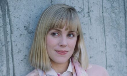 Bess Armstrong, actrice des années 1980 et co-star de Tom Hanks, débarque à Los Angeles