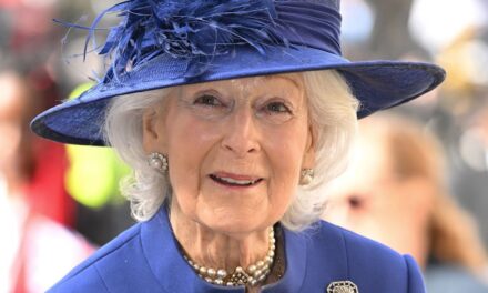 La reine Camilla est rejointe par la cousine la plus proche de la défunte, la princesse Alexandra, pour de rares fiançailles royales