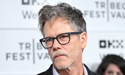 Kevin Bacon fond en larmes dans une vidéo émouvante