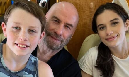 John Travolta inondé d&rsquo;amour de la part d&rsquo;amis célèbres dans un message rempli d&rsquo;émotion pendant un moment en famille