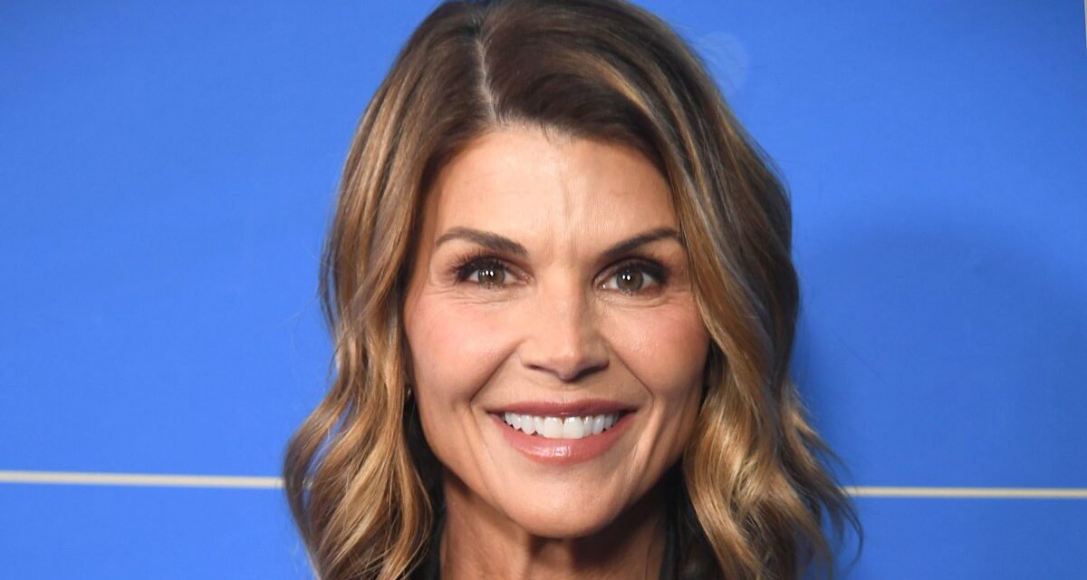 Lori Loughlin est superbe lors de sa première apparition publique depuis la séparation de Mossimo Giannulli