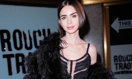 Lily Collins vient de donner au « dressing nu » une touche vintage inattendue