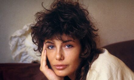 Dans la vie de ranch recluse de la star de Weird Science, Kelly LeBrock, après avoir échangé des « diamants contre de la terre »